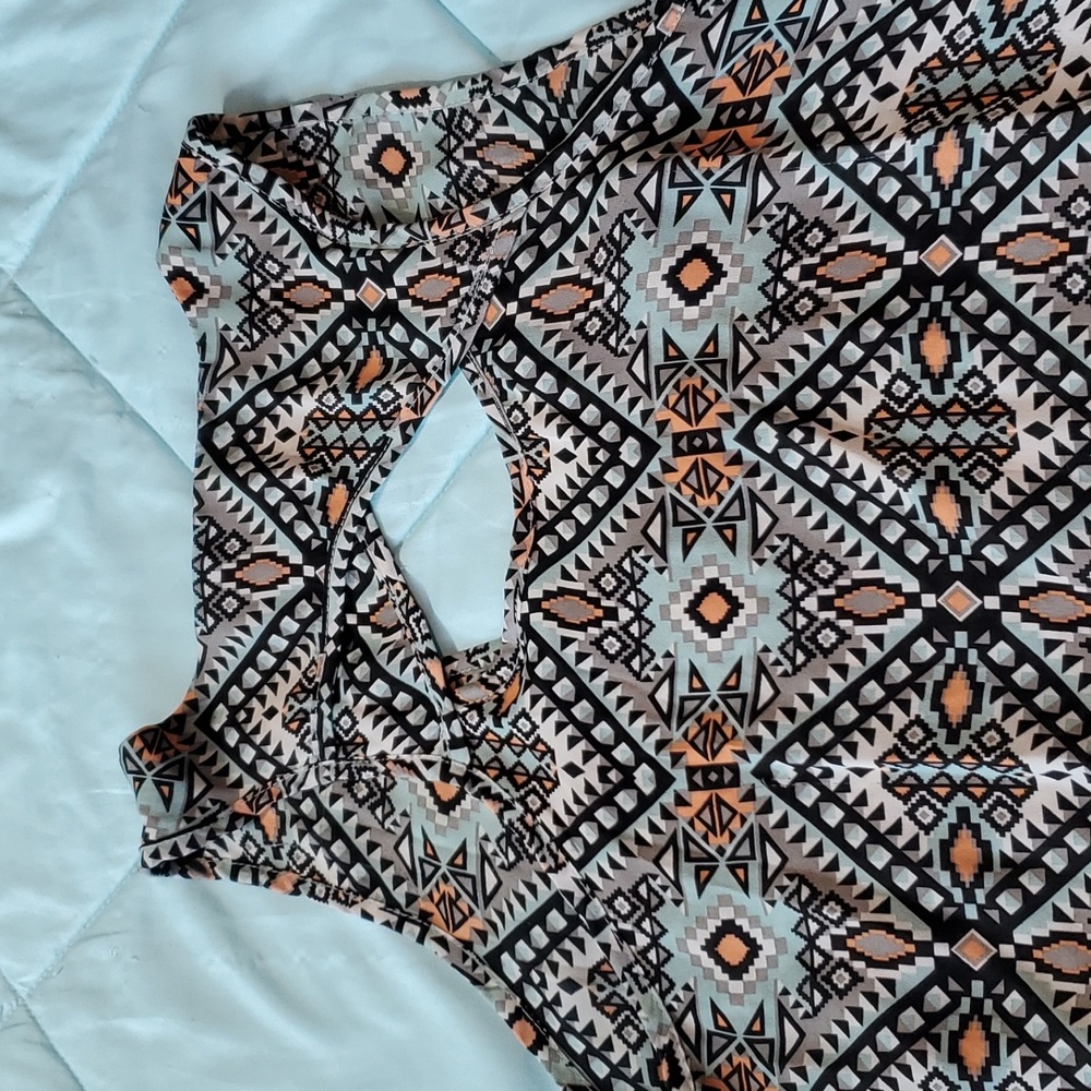 Aztec pattern tank - Picture 6 of 7